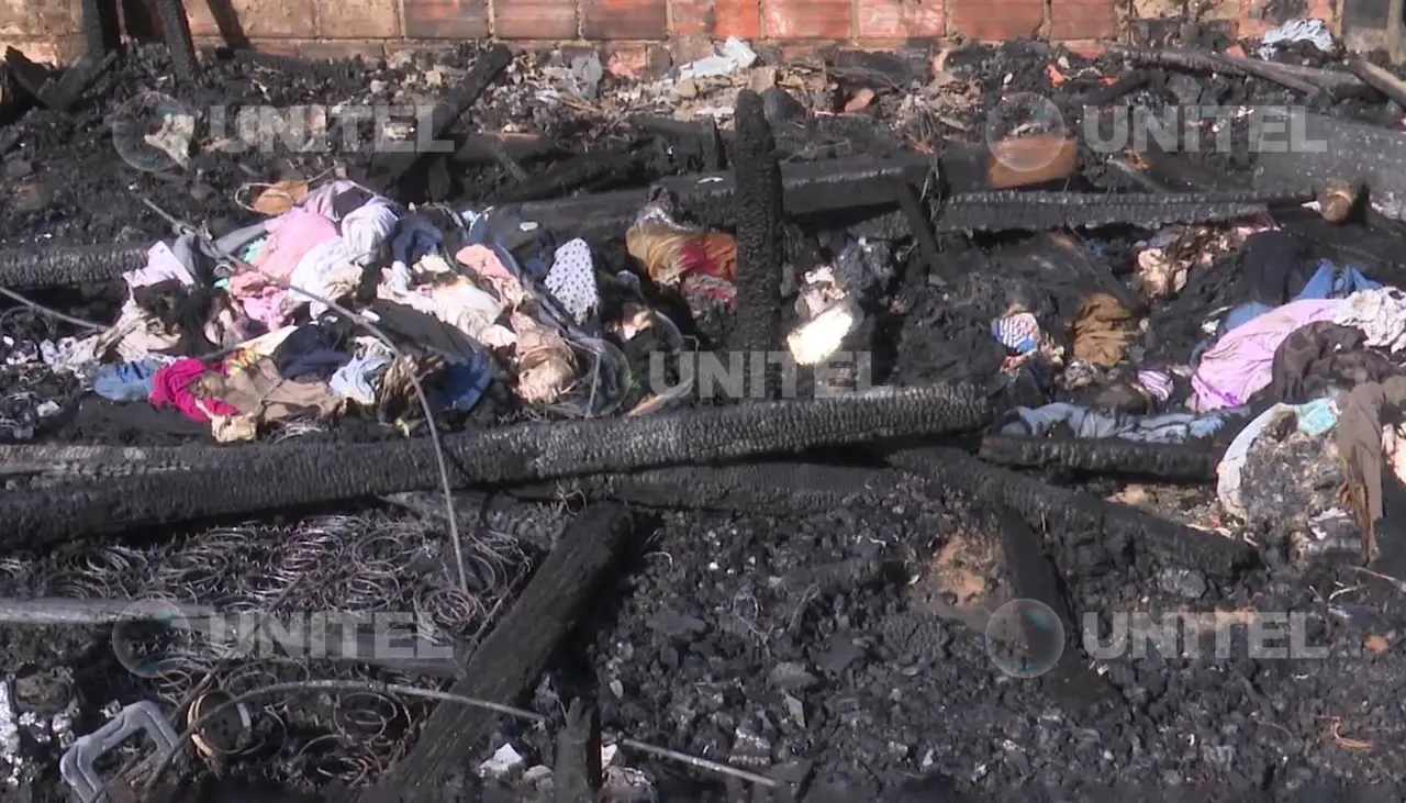 Una familia humilde lo perdió todo en un incendio: su casa, su ropa y el dinero ahorrado para pagar una deuda
