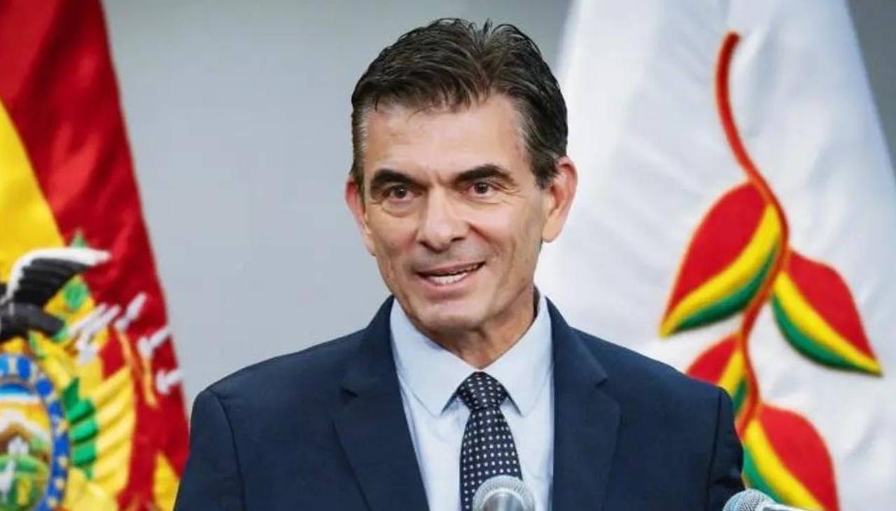 Rodrigo Paz elimina la subvención al diésel y unifica el precio para todos los usuarios