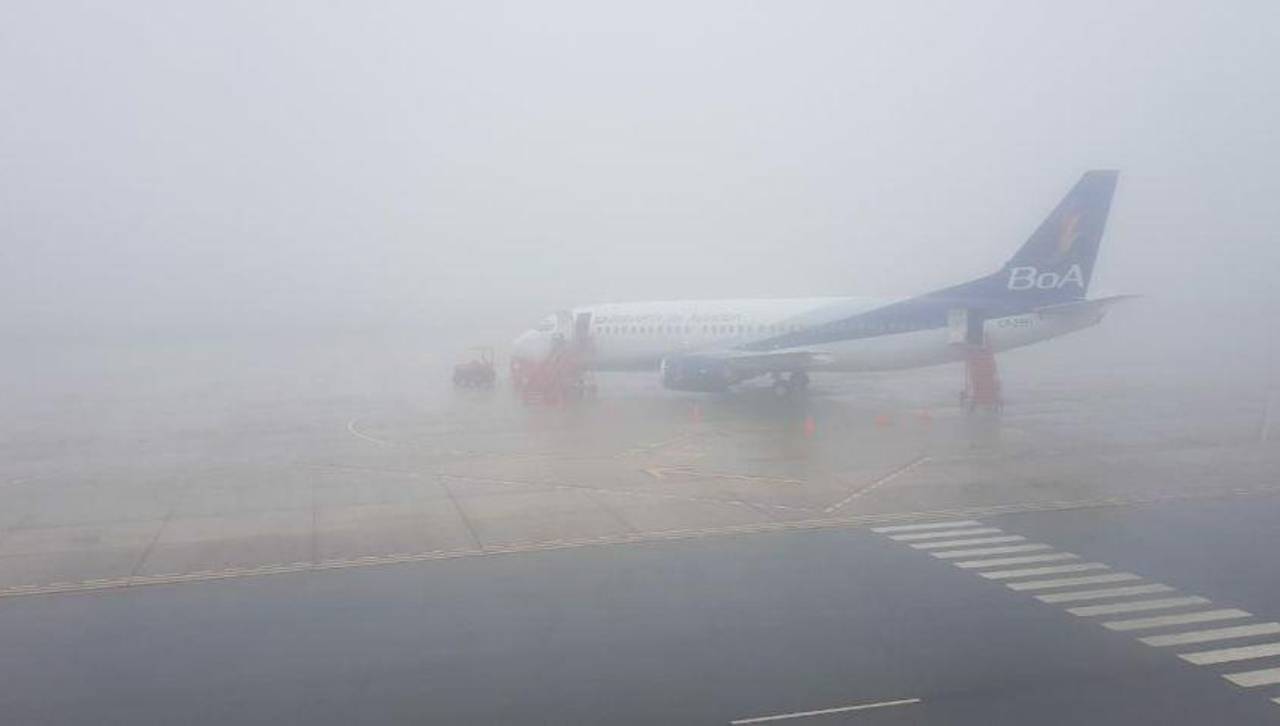 Debido a la niebla, el aeropuerto de El Alto suspendió por casi dos horas el despegue y aterrizaje de aeronaves 