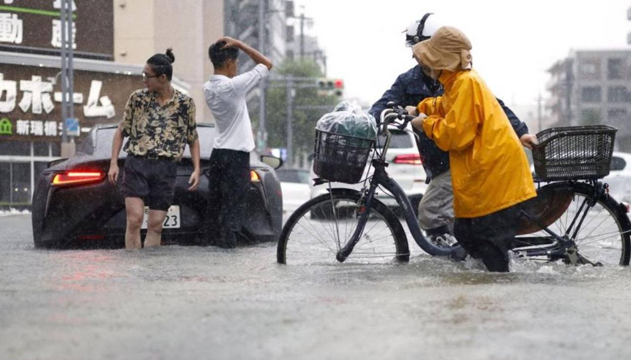 Un muerto y 41 heridos por deslizamientos de tierra y fuertes lluvias en Japón