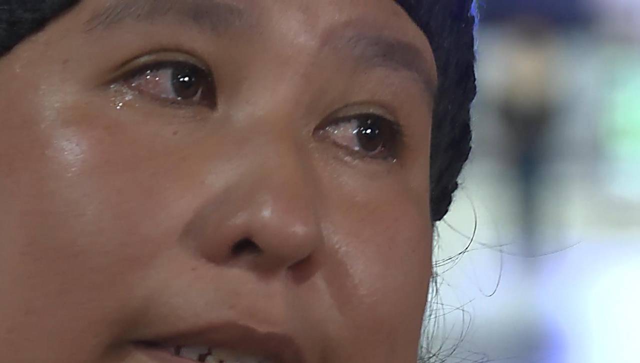 “Mi mamá está enferma”: entre lágrimas, una mujer señala que desde el jueves busca llegar a La Paz