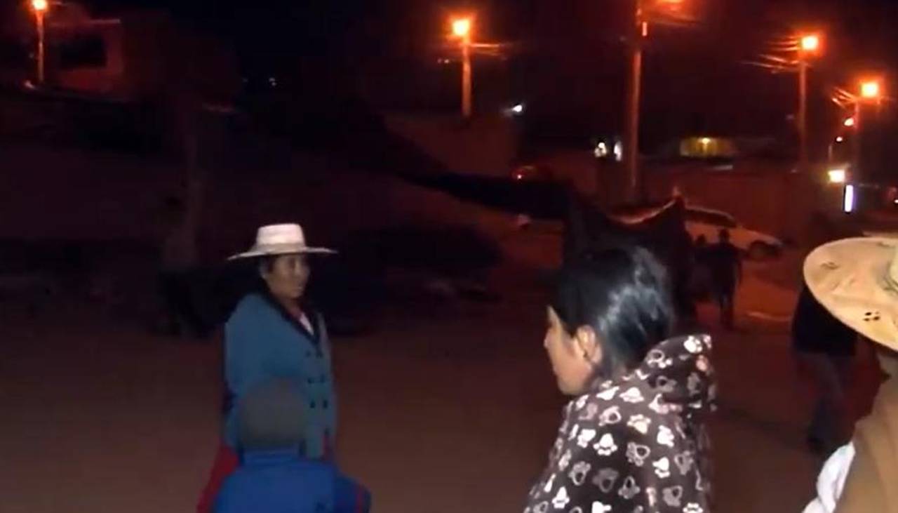 Vecinos de K’ara K’ara instalan vigilia y advierten que no dejarán ingresar basura 