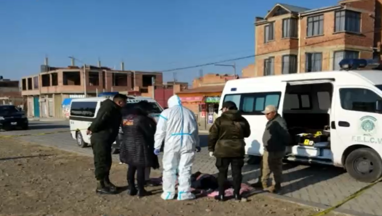 Mujer hallada sin vida en una vía en El Alto murió por una enfermedad, según la autopsia 