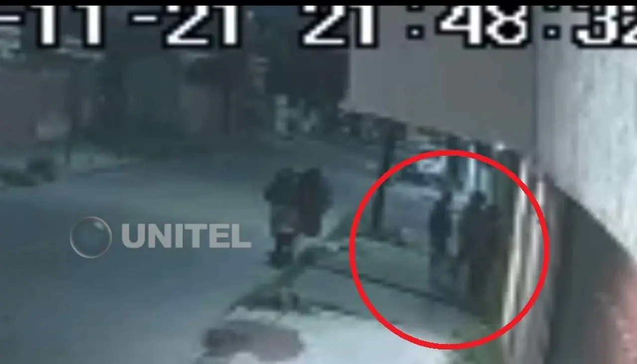 Video: Jóvenes en motocicleta golpean a un estudiante; vecinos denuncian que son barrabravas