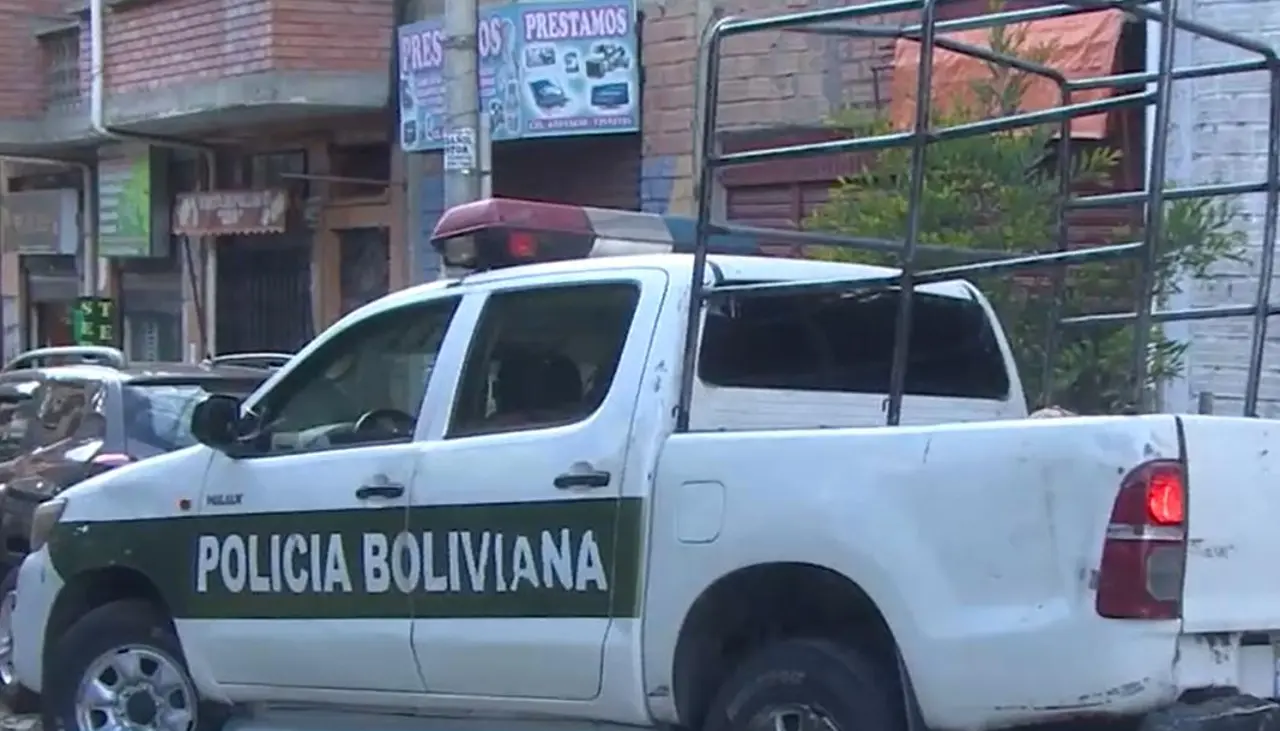 Choferes frustran robo de un minibús en La Paz y capturan a uno de los ladrones