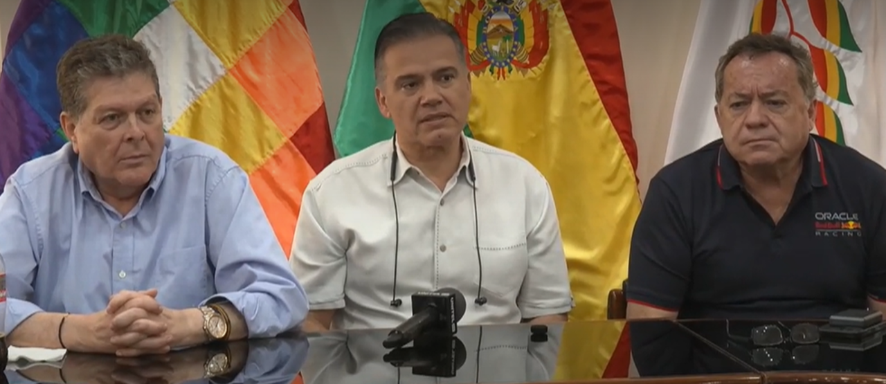 Gobierno logra acuerdo con cisterneros y se garantiza la distribución de combustible