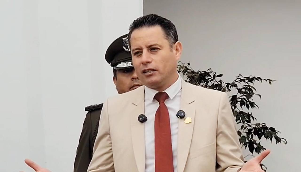 “Ha aparecido con una fortuna difícil de explicar”: Lara señala que denunciará al gerente de la Caja Nacional de Salud 