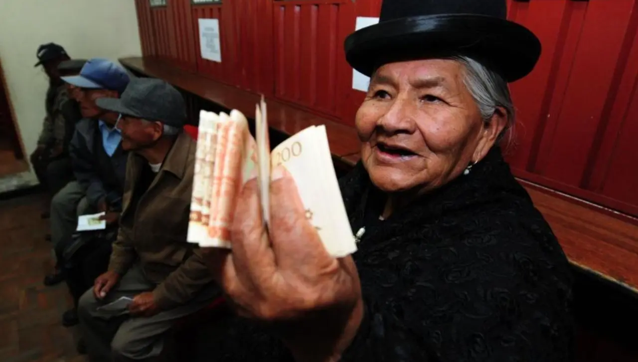 Renta Dignidad: Lara defiende su propuesta de incremento y JP cuestiona viabilidad