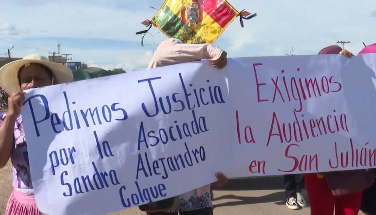 San Julián: Pobladores marchan exigiendo justicia tras dejar en libertad a fiscal y policías 