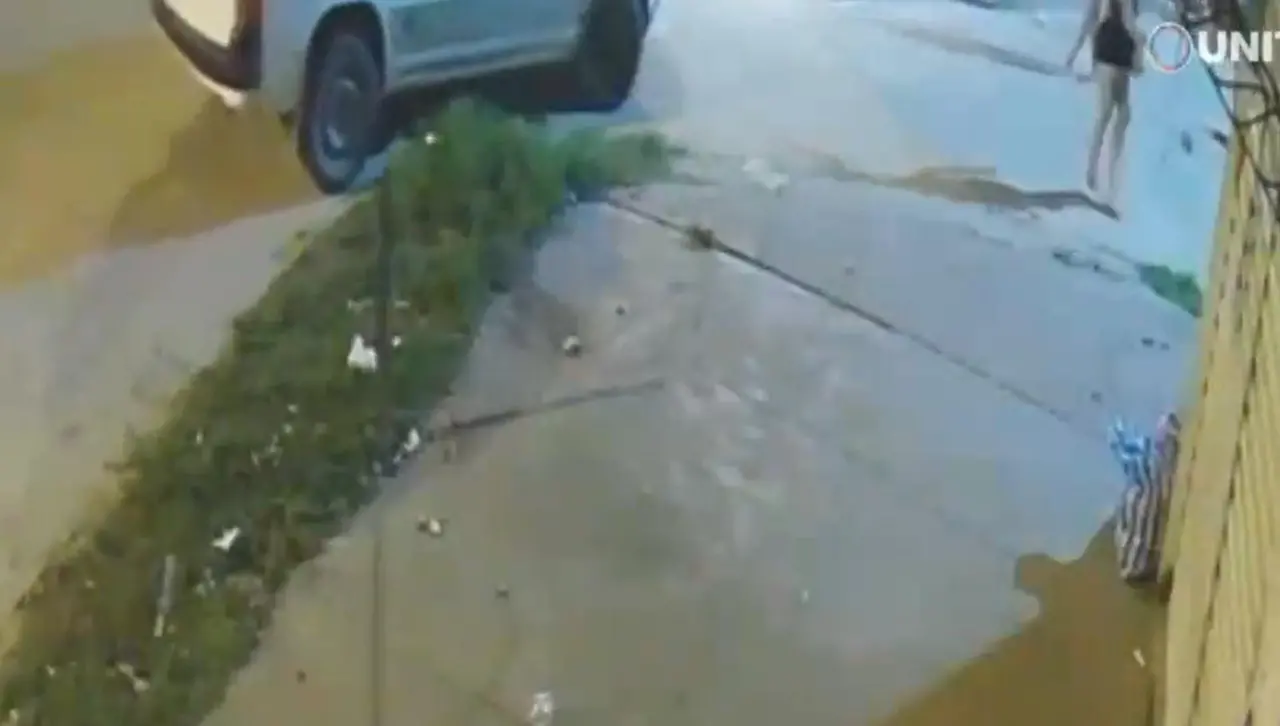 Joven intenta huir de atracadores, pero se accidenta y le quitan sus pertenencias