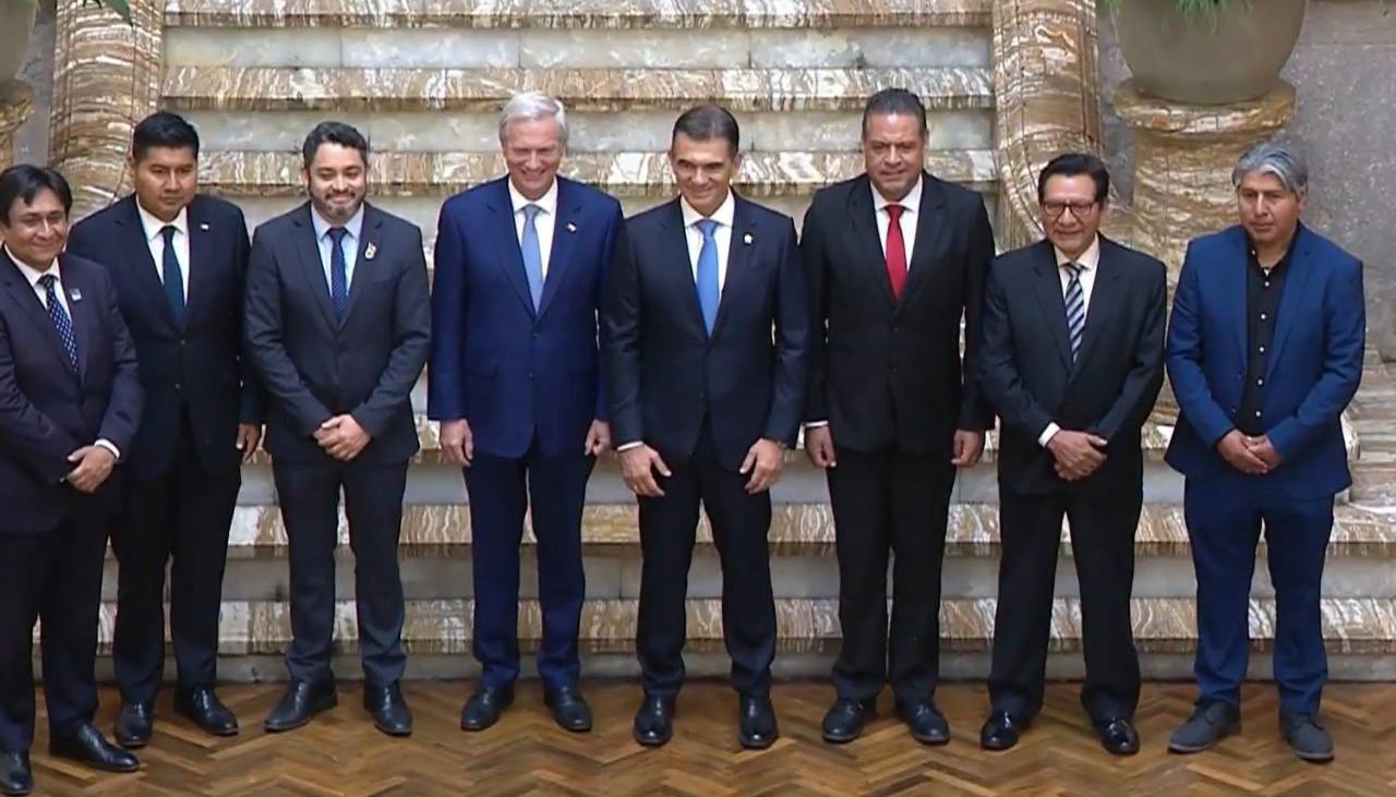 Gobernadores de Bolivia y Chile acuerdan conformar mesas de trabajo para tratar “temas de interés común”