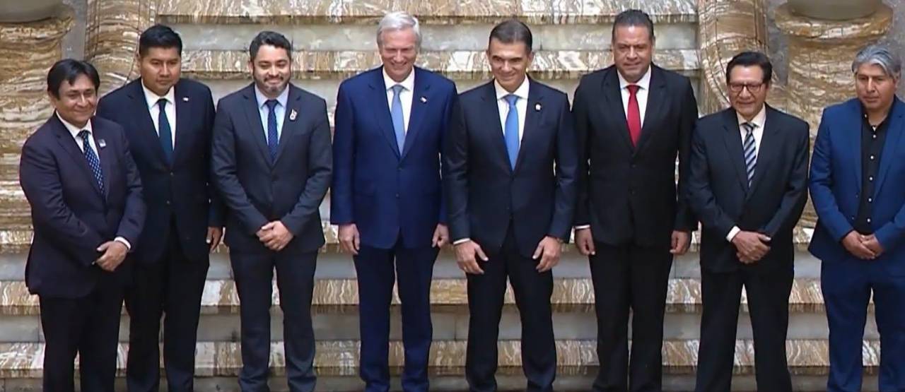 Gobernadores de Bolivia y Chile acuerdan conformar mesas de trabajo para tratar “temas de interés común”