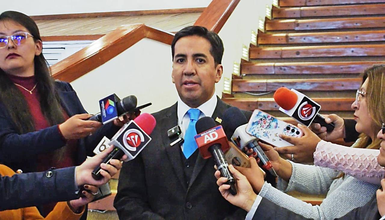 Ministro de Trabajo dice que el Gobierno está abierto a negociar con sectores afectados por el fin del subsidio al diésel 
