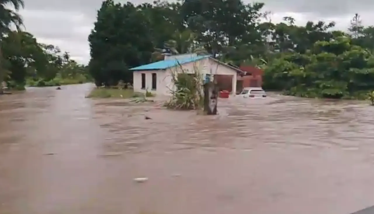 Intensas lluvias inundan viviendas y afectan cultivos en Villa Tunari 