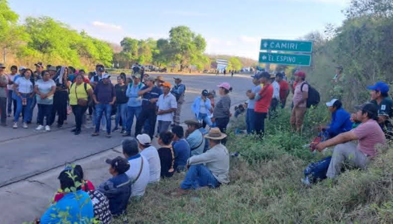 Pobladores de Abapó bloquean ruta hacia Argentina y exigen diálogo con el gobernador Camacho
