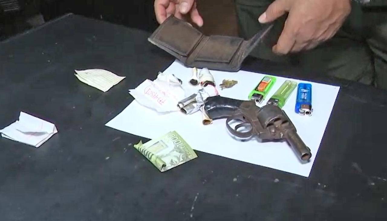 Aprehenden a tres jóvenes, entre ellos un menor de edad, en poder de un arma de fuego y droga