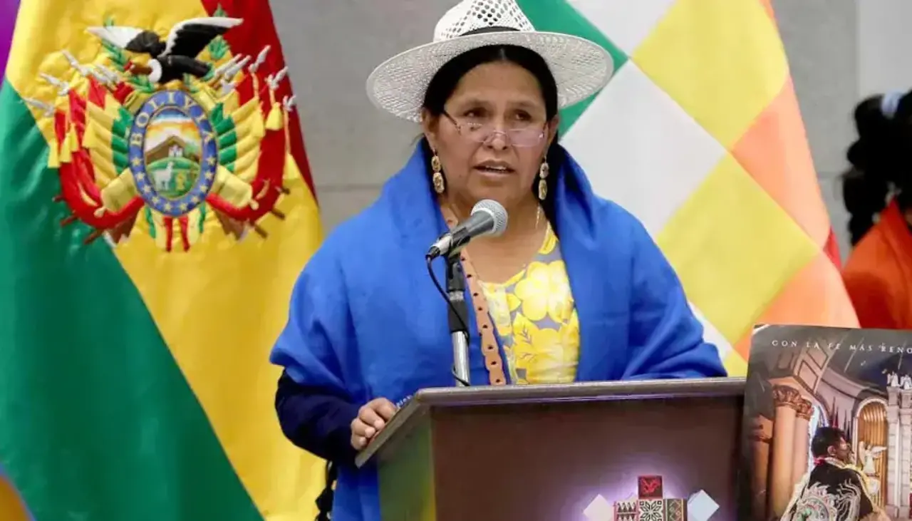 Interpol señala que Sabina Orellana, exministra de Arce, intentó salir del país por la frontera con Argentina