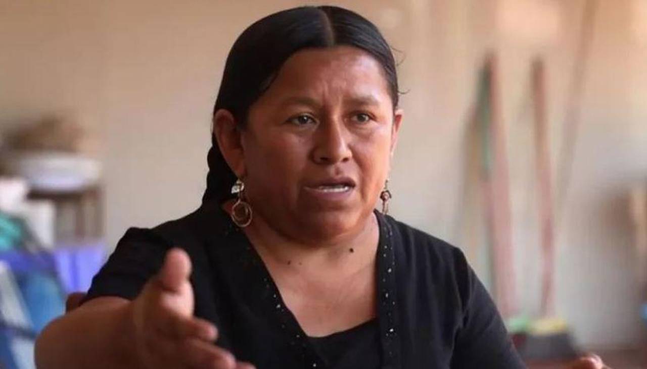 Fiscalía solicita sello rojo contra la exministra Nemesia Achacollo, quien tiene orden de aprehensión