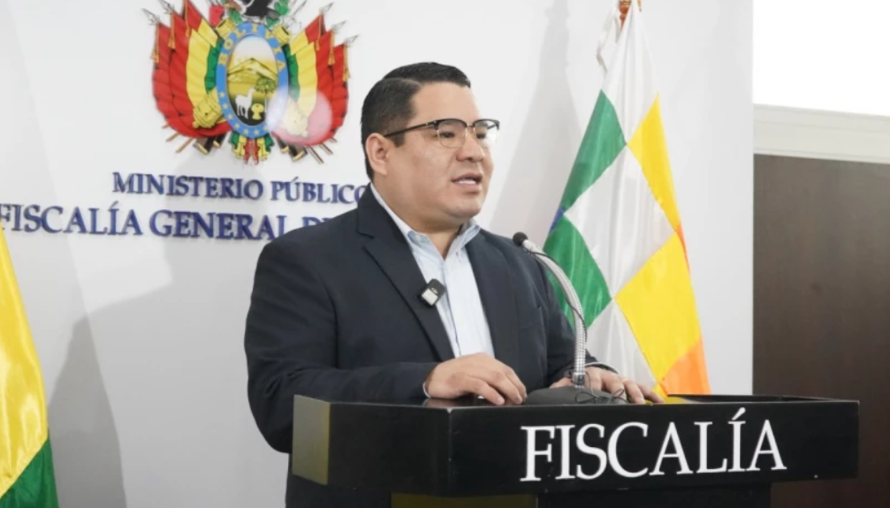 Fiscalía investiga a exministro Eduardo Del Castillo por impedir función policial