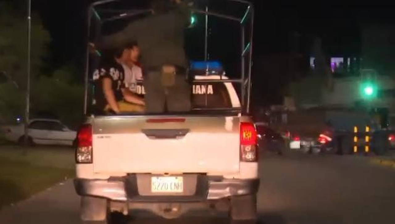 Arrestan a dos jóvenes acusados de asaltar a transeúntes amenazándolos con cuchillo