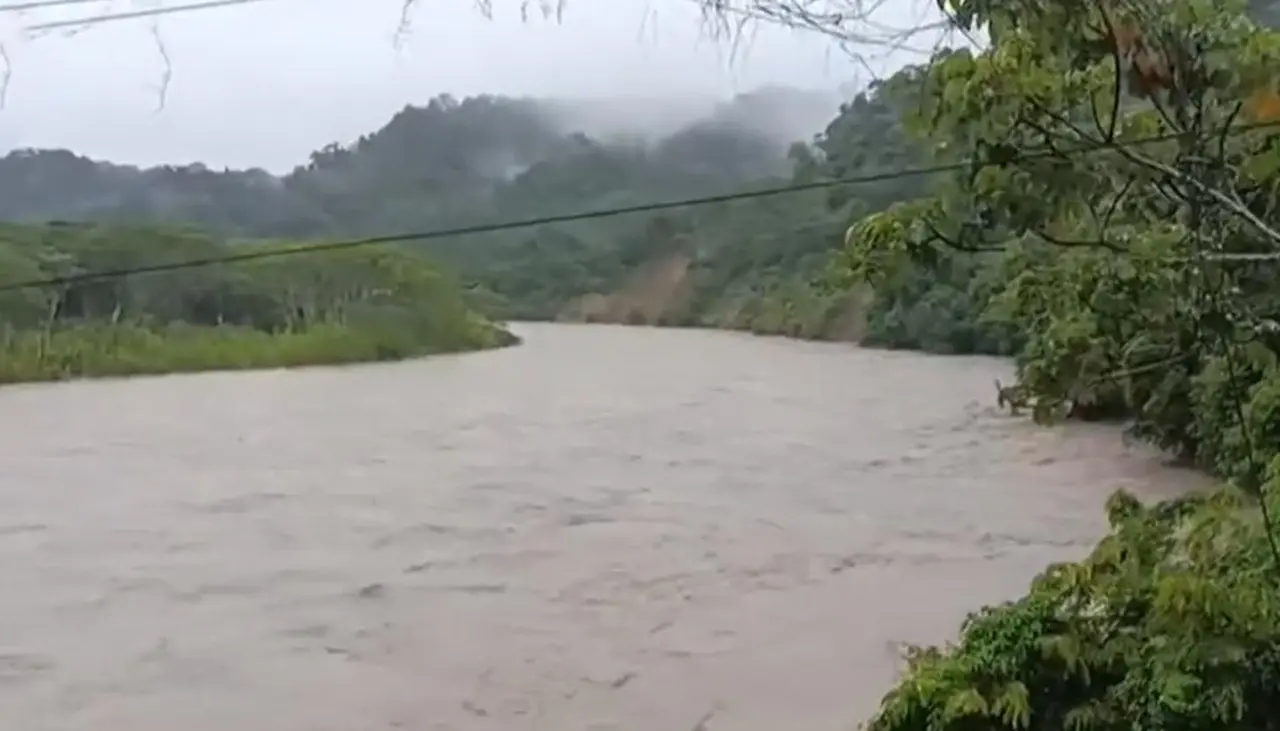 Sube el nivel del agua en ríos del trópico y enciende las alarmas por posibles desbordes