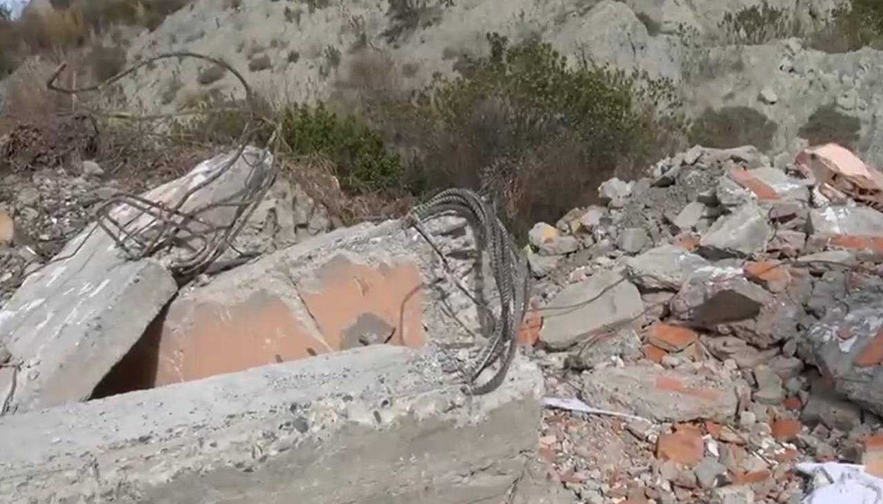 Hallan restos de una mano entre escombros en un terreno baldío en La Paz