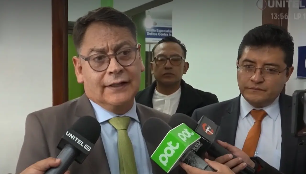 Exviceministro Aguilera se presentó ante la Fiscalía y niega acusaciones de discriminación 