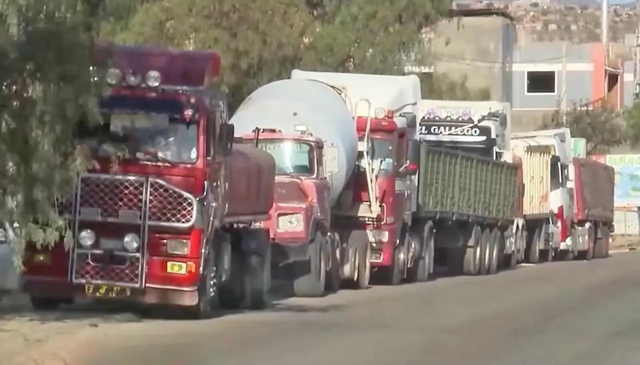 Agropecuarios de Cochabamba se ven obligados a comprar diésel a Bs 13 por litro