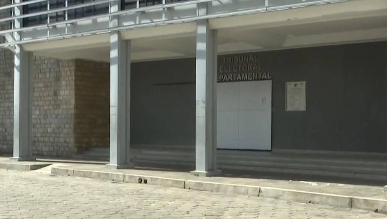 Subnacionales: Denuncian que el TED de Santa Cruz estaba cerrado, pese al anuncio de trabajo en feriado