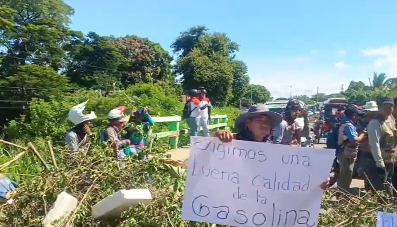 Mototaxistas suspenden bloqueos en El Torno y advierten con retomar la medida si no mejora la calidad de la gasolina