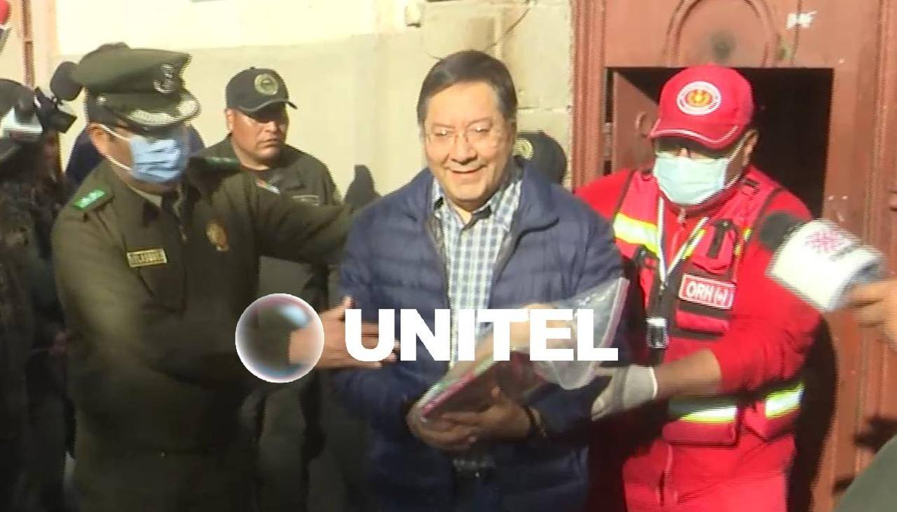 Con resguardo policial, Luis Arce sale de San Pedro rumbo a un hospital en La Paz