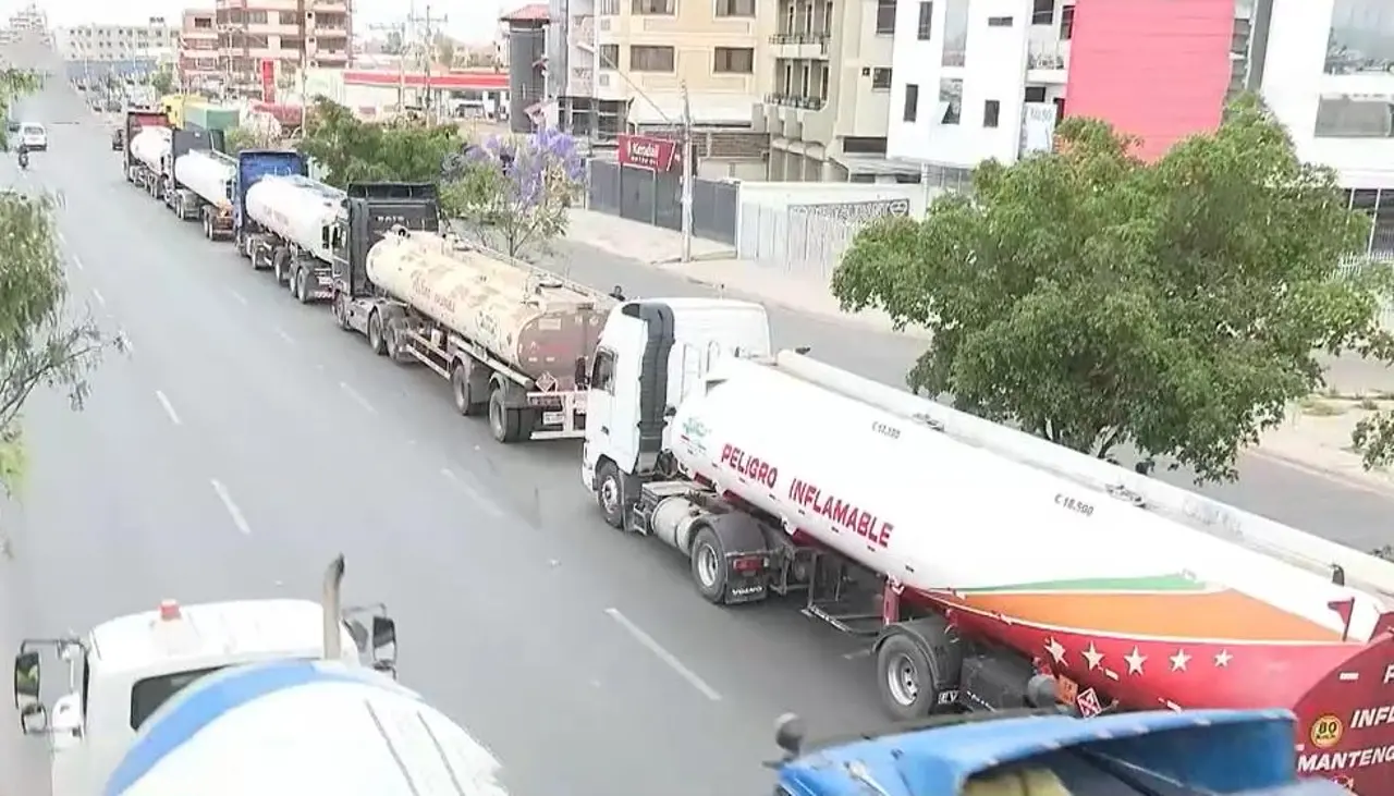 Transportistas de Cochabamba exigen normales abastecimiento de combustible y advierten con tomar medidas