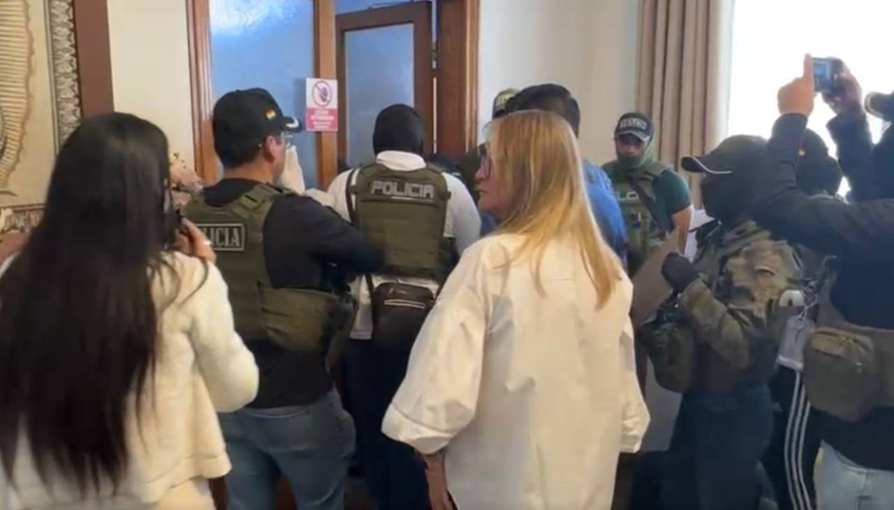 Desprecintan oficina que ocupaba Mariaca en la Fiscalía General en busca de “elementos de prueba”
