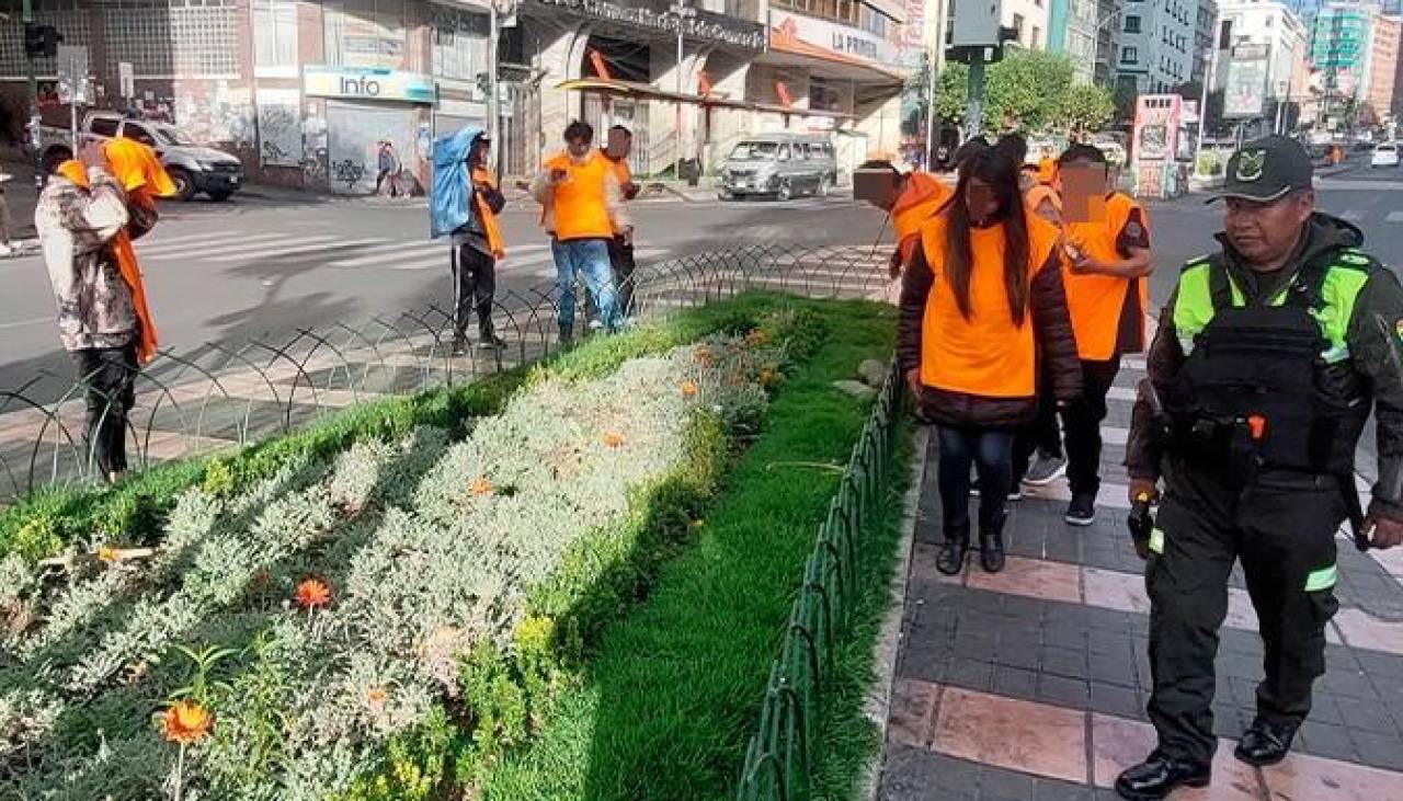 ¿No llegó a la cena de Nochebuena? La Policía arrestó a 48 personas en La Paz y El Alto por consumir alcohol en la calle