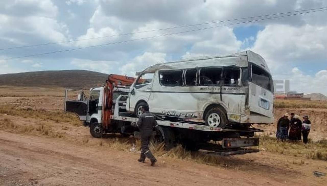 Lista de las seis mujeres heridas tras vuelco del vehículo que se trasladaba en la ruta El Alto- Desaguadero