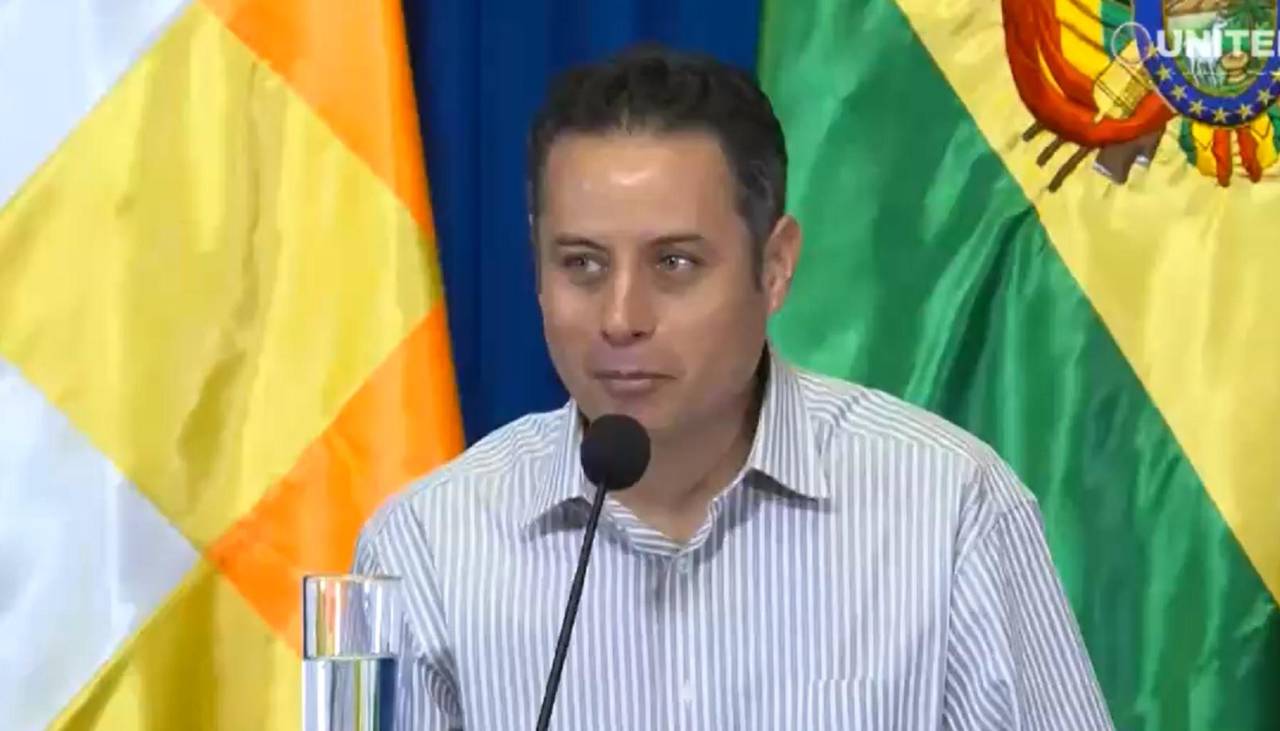 Lara dice que Russo no debería ser comandante de la Policía en Bolivia por un fallo Constitucional