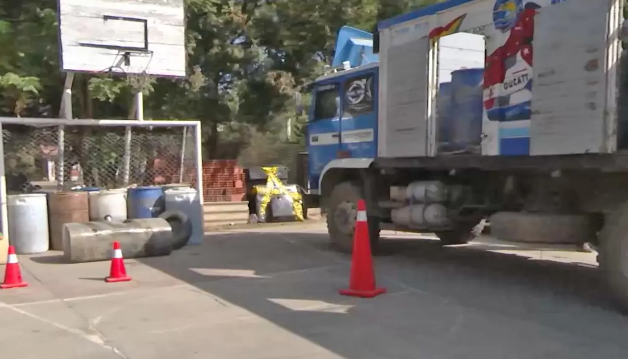Secuestran vehículos y turriles por almacenamiento ilegal de diésel, hay tres aprehendidos