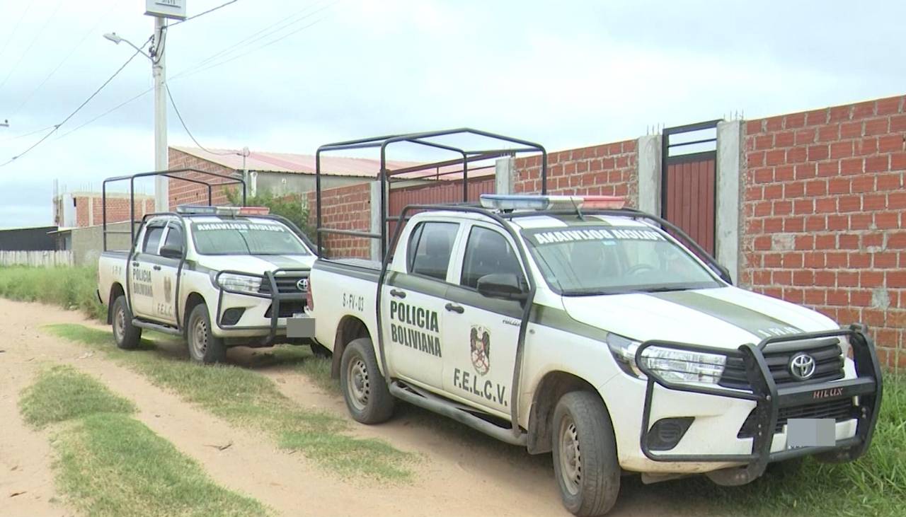 Lourdes gritaba y golpeaba su portón esperando ayuda, pero murió frente a sus hijos y a manos de su pareja