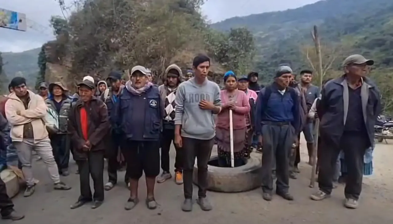La Paz: Bloqueadores dicen que permitirán el paso de cisternas con combustible y GLP hacia los Yungas