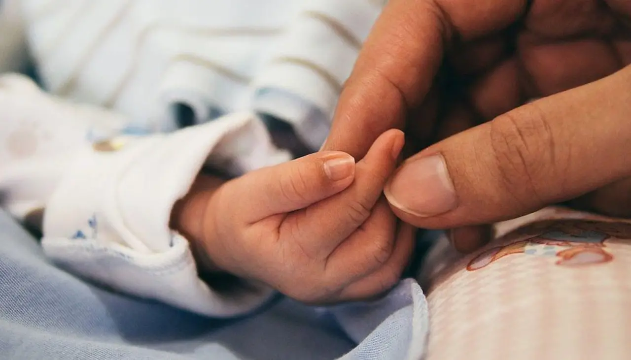 Justicia dicta detención preventiva para el padre del niño de dos años que murió tras un fuerte golpe en la cabeza