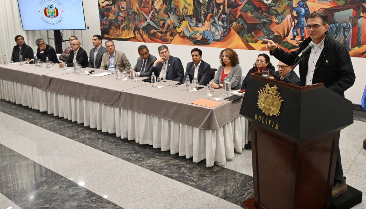 Oficial: Mira el decreto de “aportes voluntarios solidarios” del presidente y sus ministros