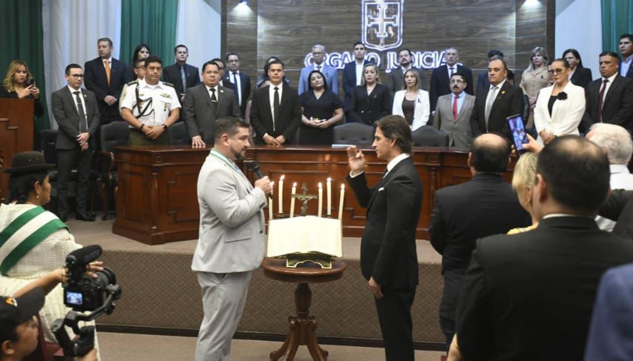 Manuel Saavedra y concejales juran ante el TDJ y formalizan su mandato en el municipio cruceño