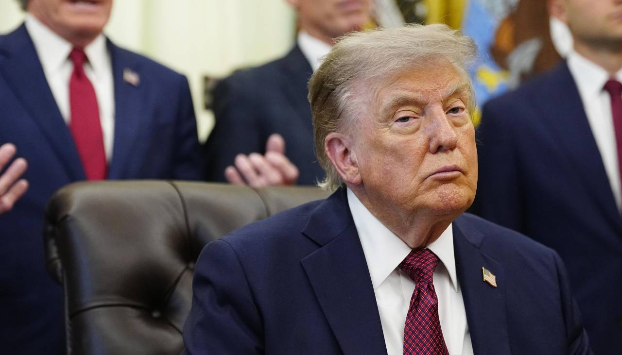 EEUU interrumpe bombardeos a Irán mientras Trump espera una solución diplomática