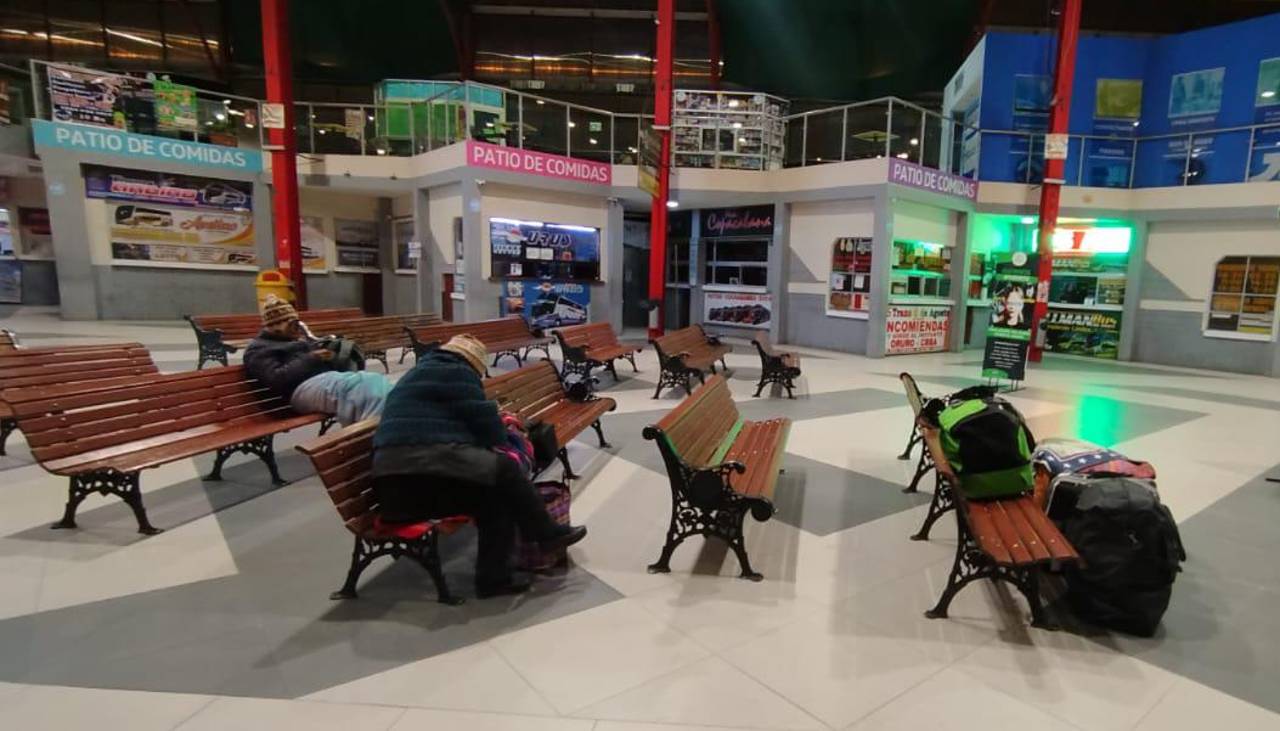 Bloqueos: Se venden pasajes de La Paz a Cochabamba y Santa Cruz de forma condicionada