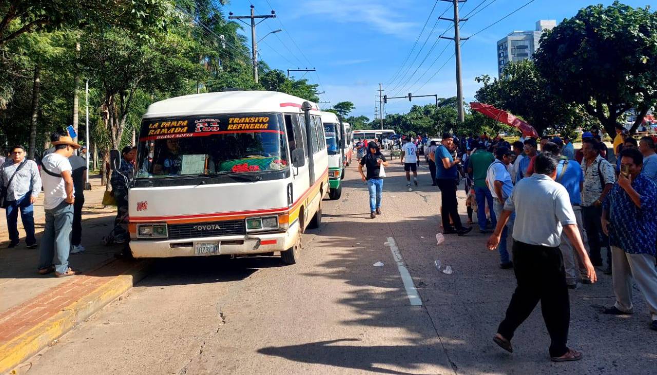 Micreros mantienen protestas por el pasaje y anuncian nuevo amparo contra el reordenamiento