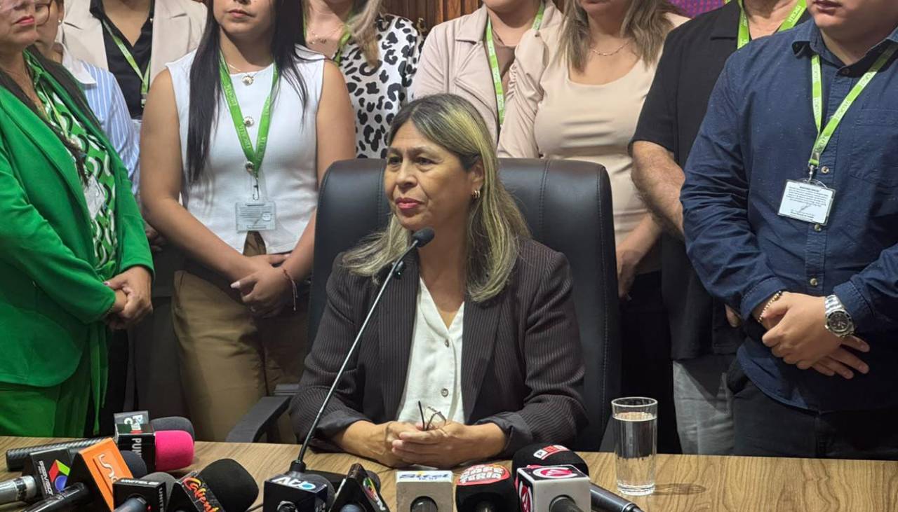 “Tengo el conocimiento necesario”, señala Andrade tras asumir como fiscal departamental interina de Santa Cruz