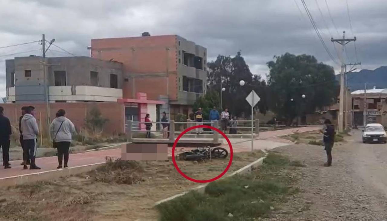 Motociclista impacta contra un pretil y provoca la muerte de su acompañante