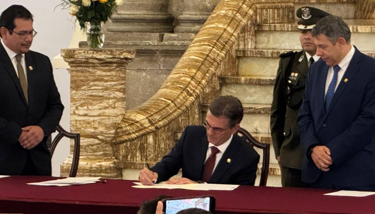 Rodrigo Paz promulga ley para suspender al fiscal general y designar un interino