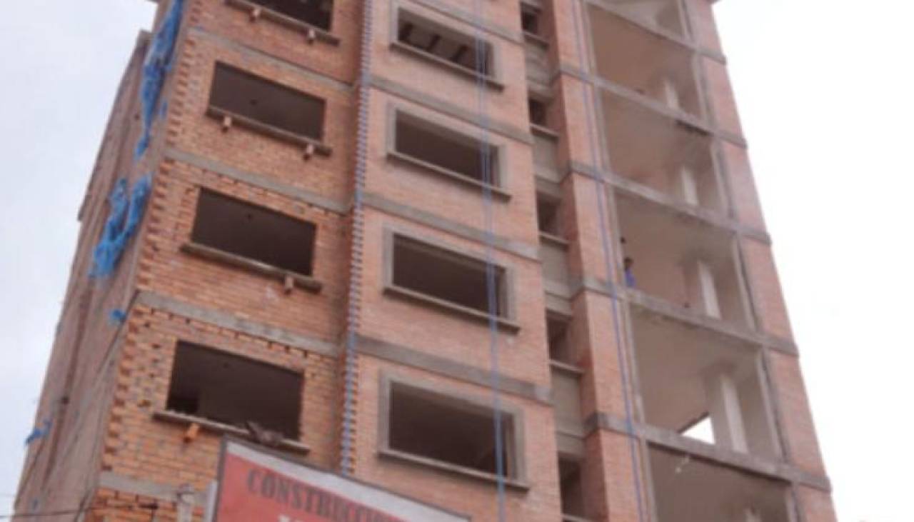 Un obrero muere tras caer del quinto piso de un edificio en construcción en La Paz