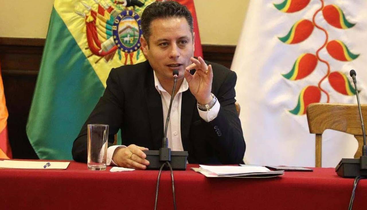 “Han pasado ocho meses y nuestras embajadas siguen vacías”: Lara exige a Paz que envíe la lista de embajadores
